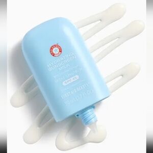 First Aid Beauty Hydrating Sunscreen Milk SPF 45 - Light Blue